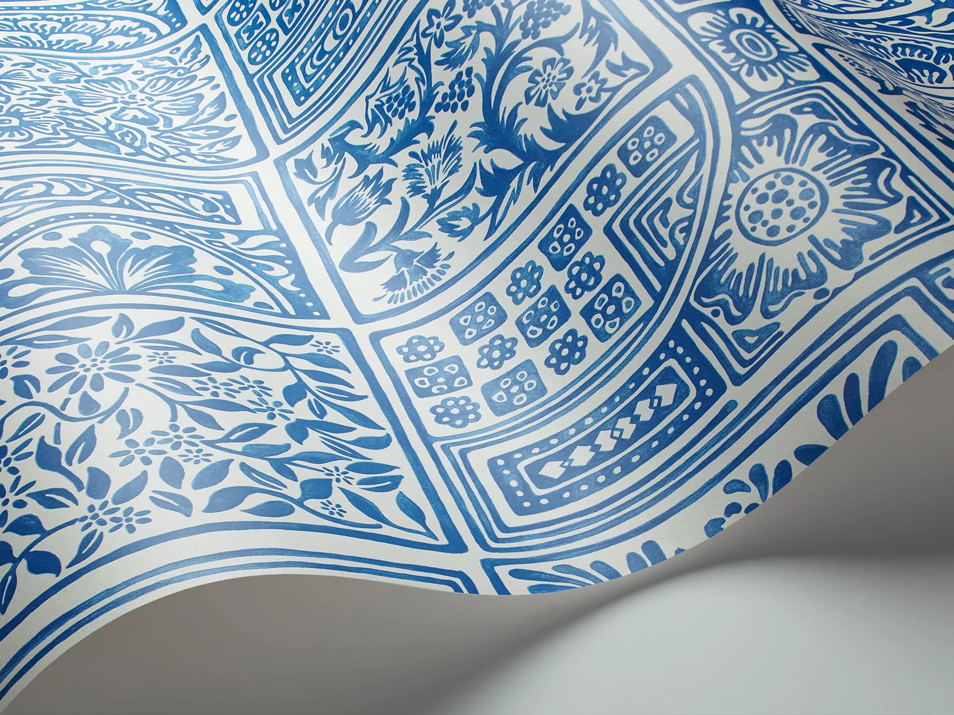Cole & Son Mariinsky Damak Bellini, China Blue on White