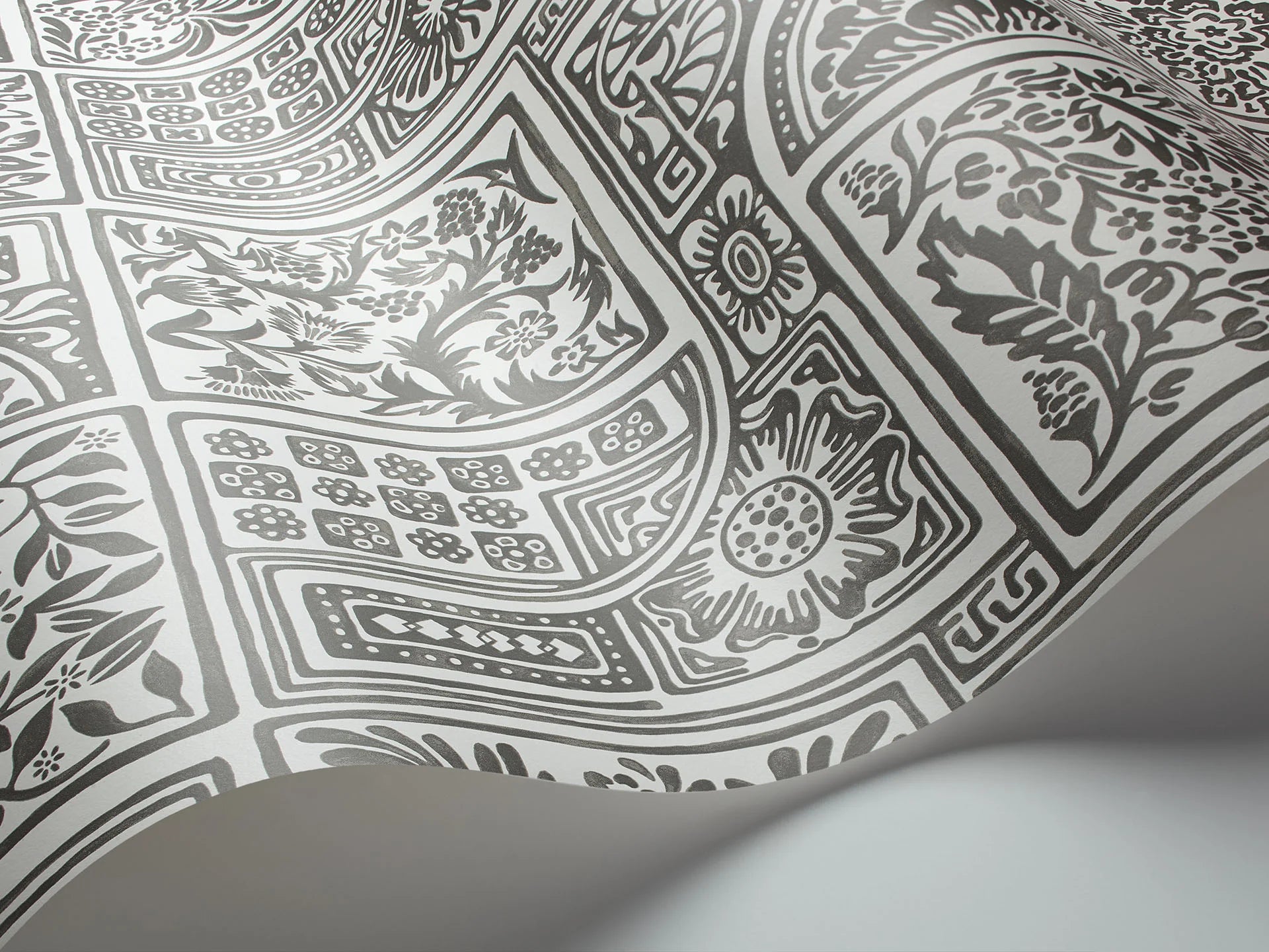 Cole & Son Mariinsky Damak Bellini, Soot & Snow