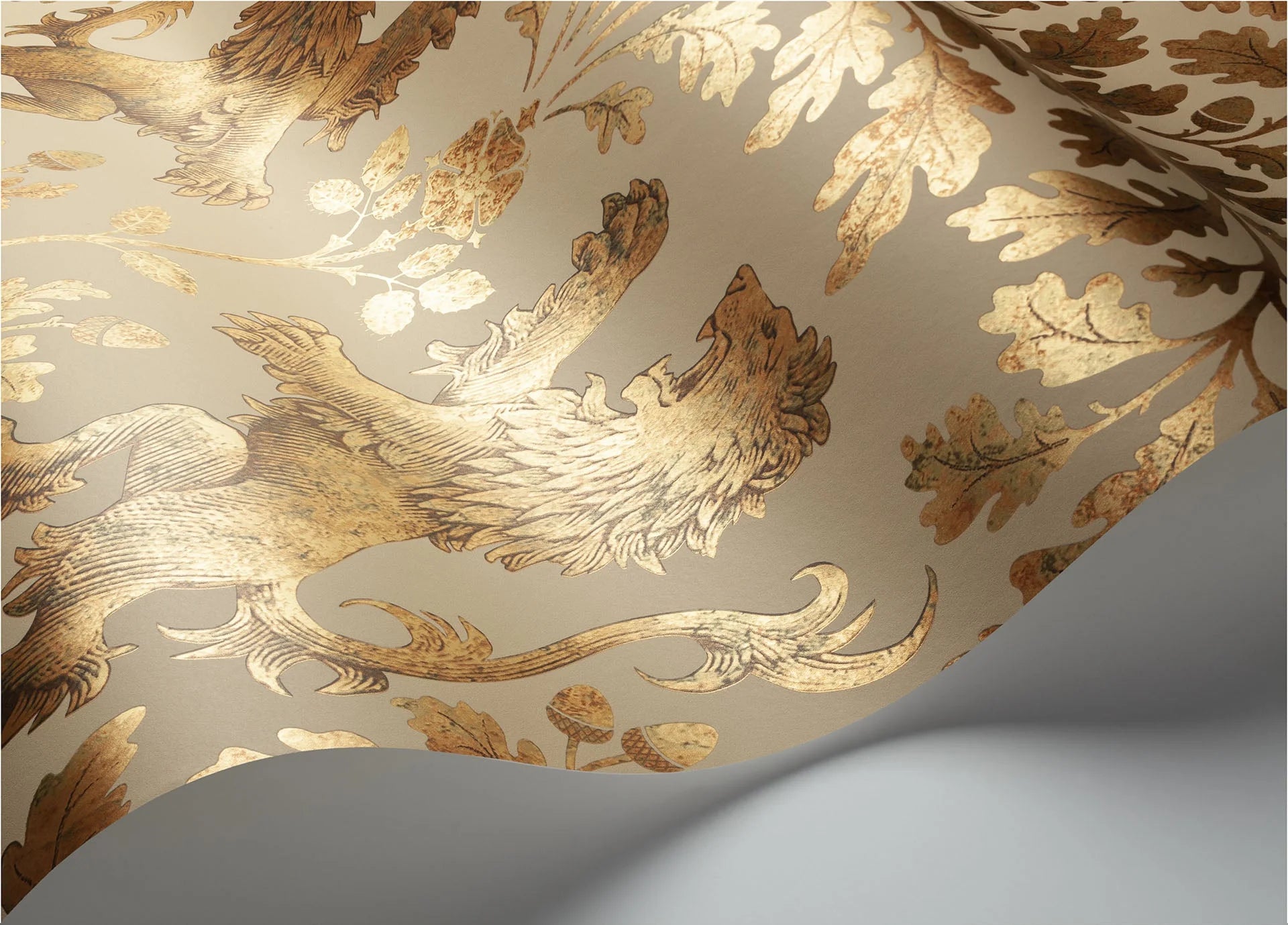 Cole & Son The Pearwood Collection. Boscobel Oak, Metallic Gold on Oat