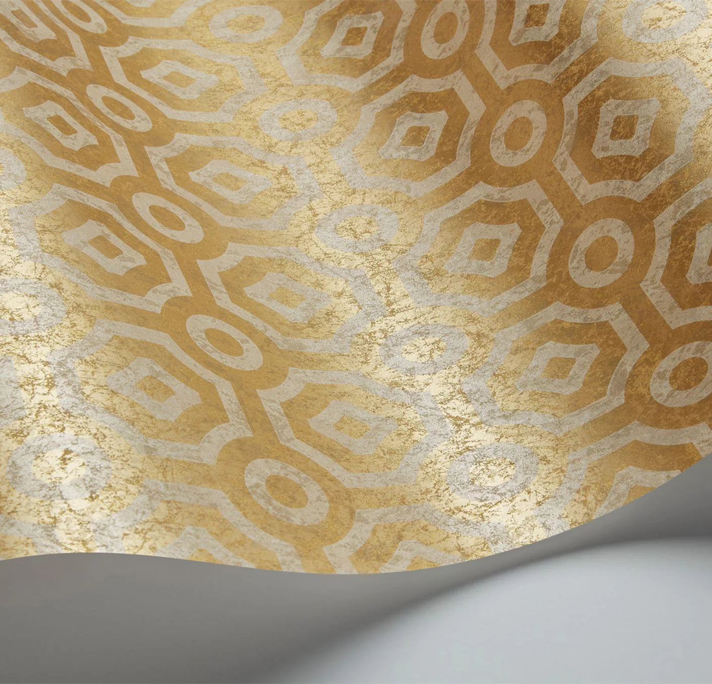 Cole & Son Historic Royal Palaces Queen's Quarter, Metallic Silver on Metallic Gold