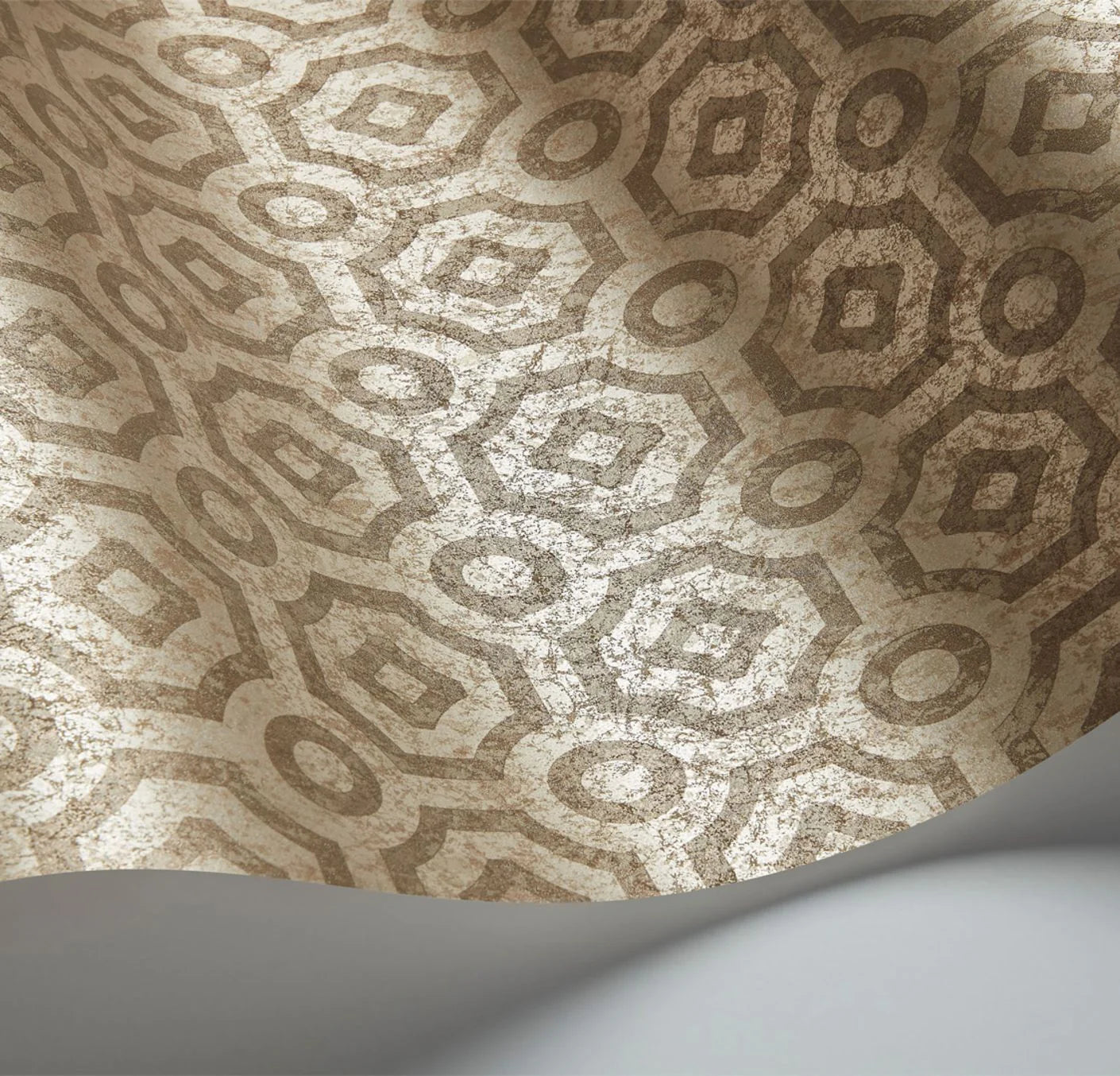 Cole & Son Historic Royal Palaces Queen's Quarter, Metallic Gilver