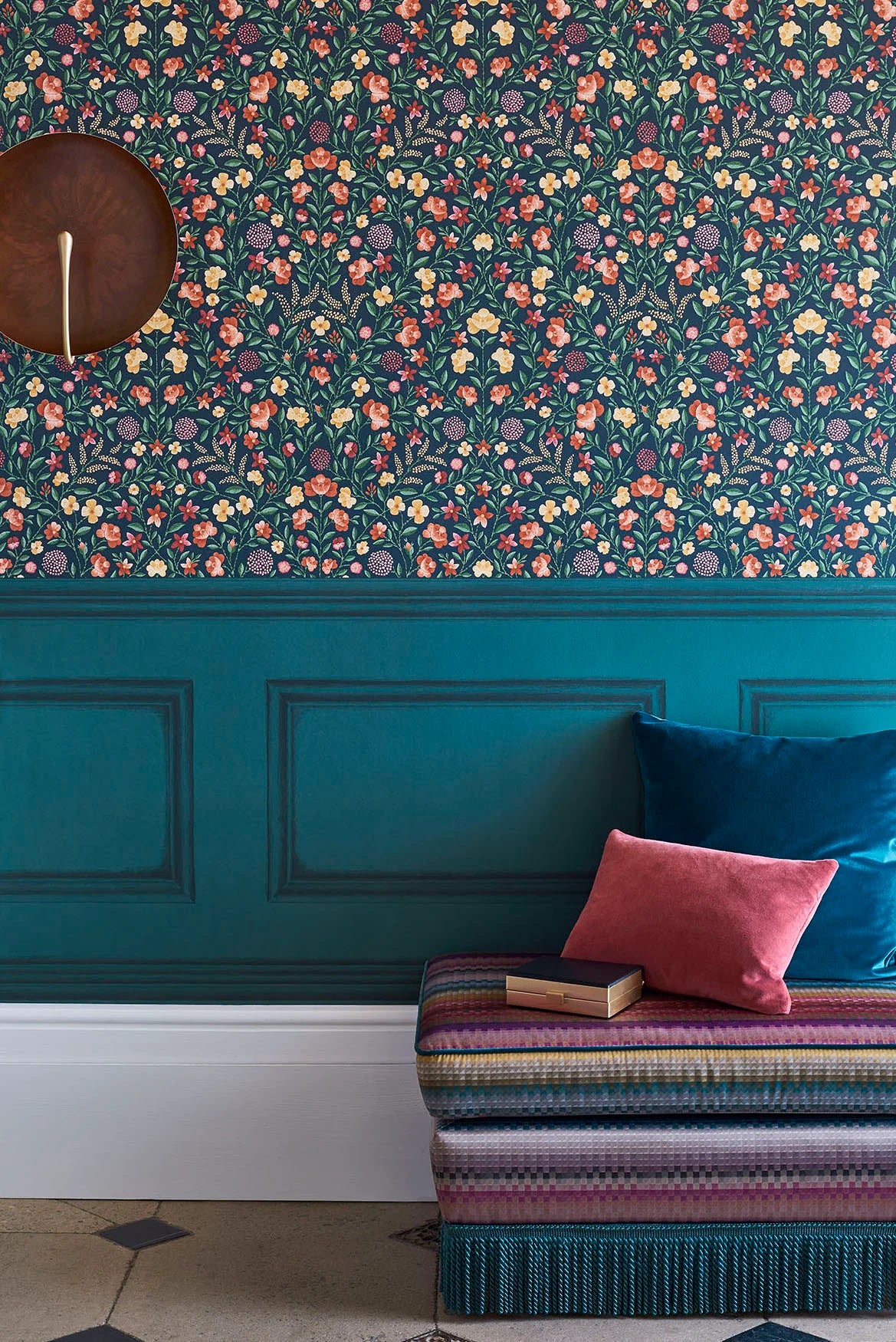 Cole & Son Historic Royal Palaces Library Frieze, Dark Viridian