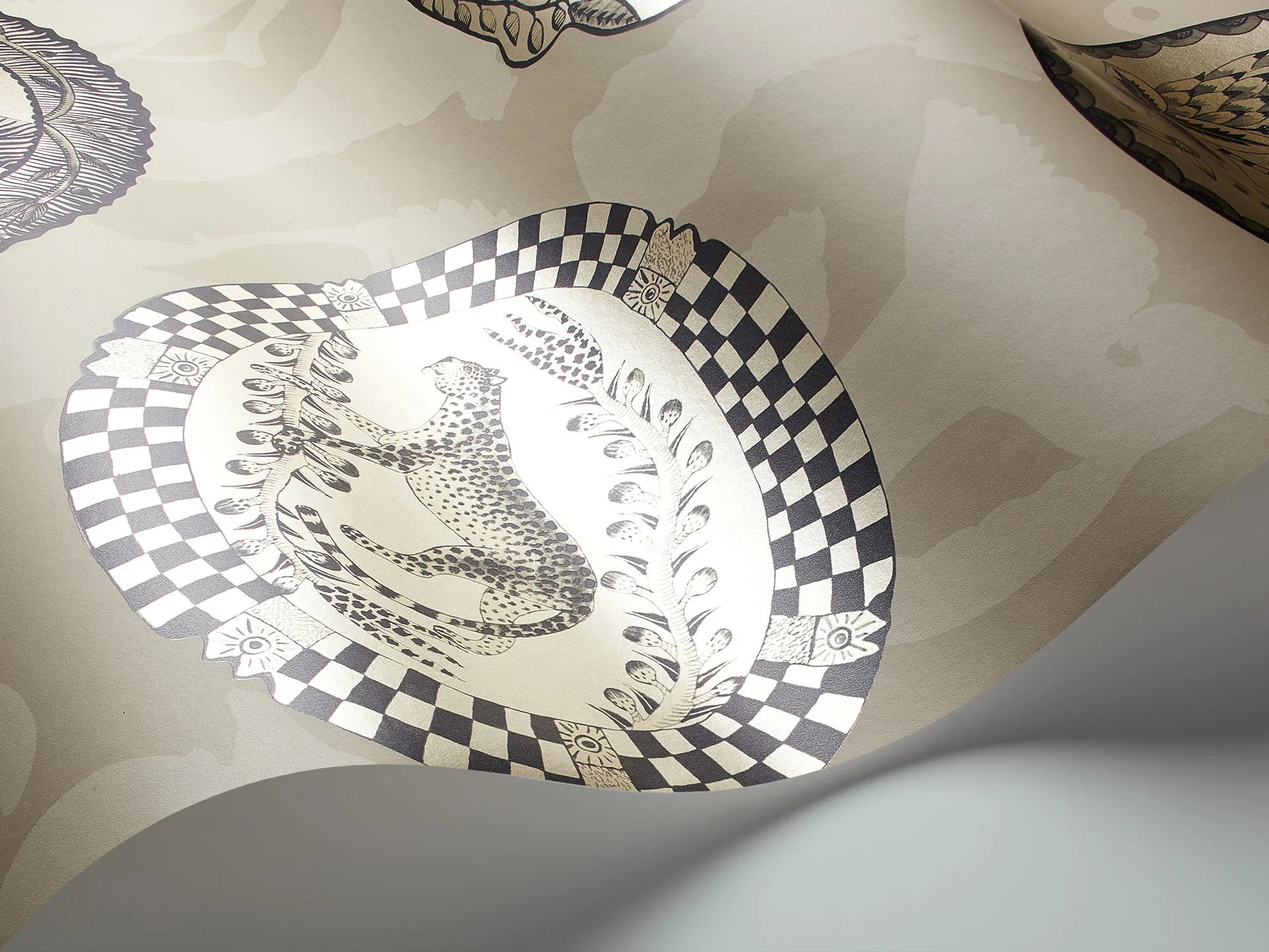 Cole & Son Ardmore Matrinah, Metallic Gilver & Charcoal on Linen