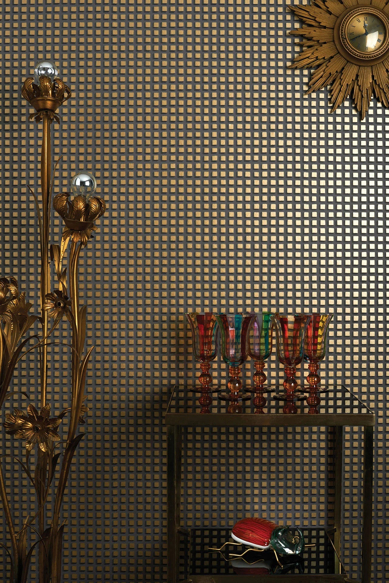 Cole & Son Geometric II Mozaïek, Metallic Gold on Soot