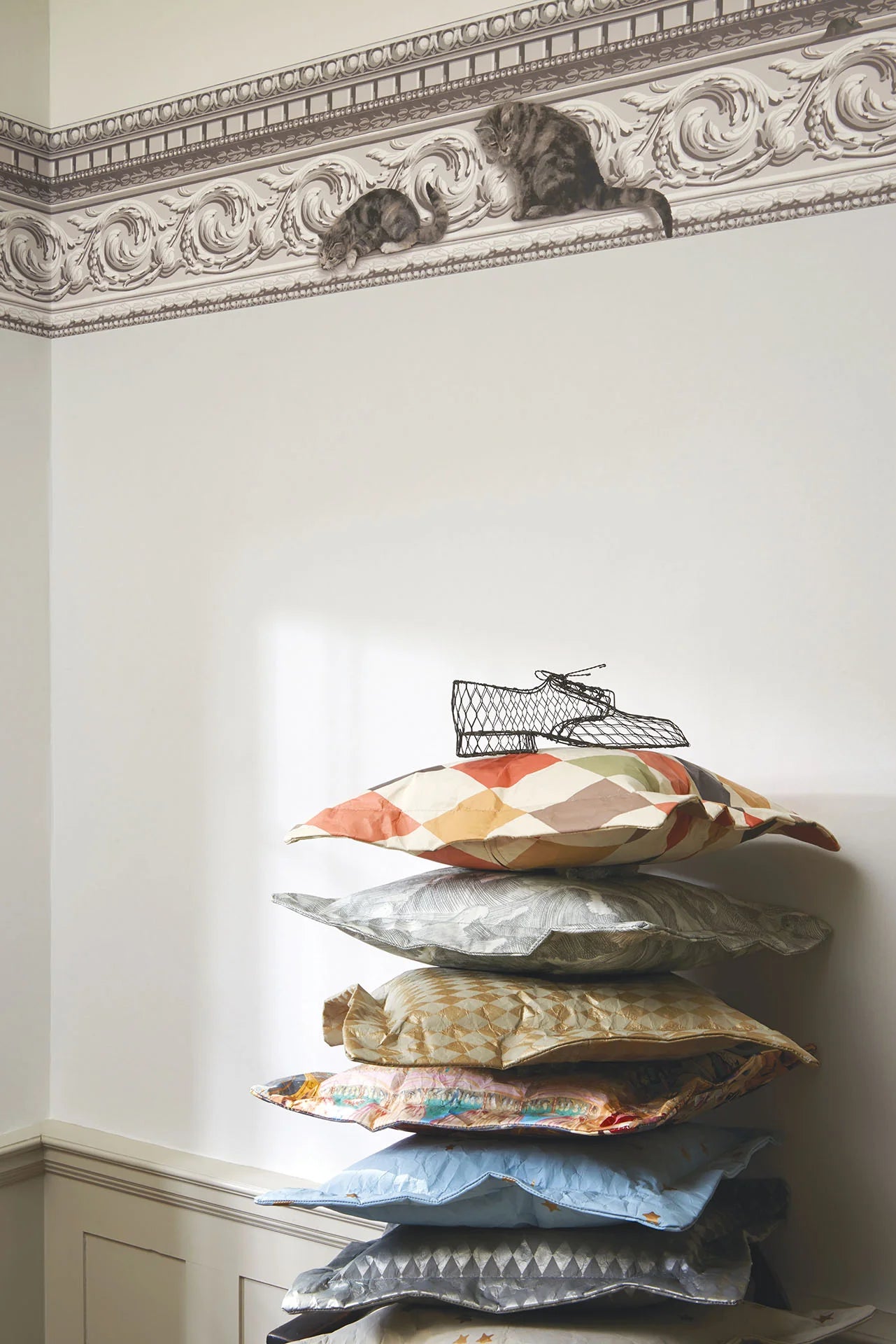 Cole & Son Whimsical Paddy & Louis Border, Linen