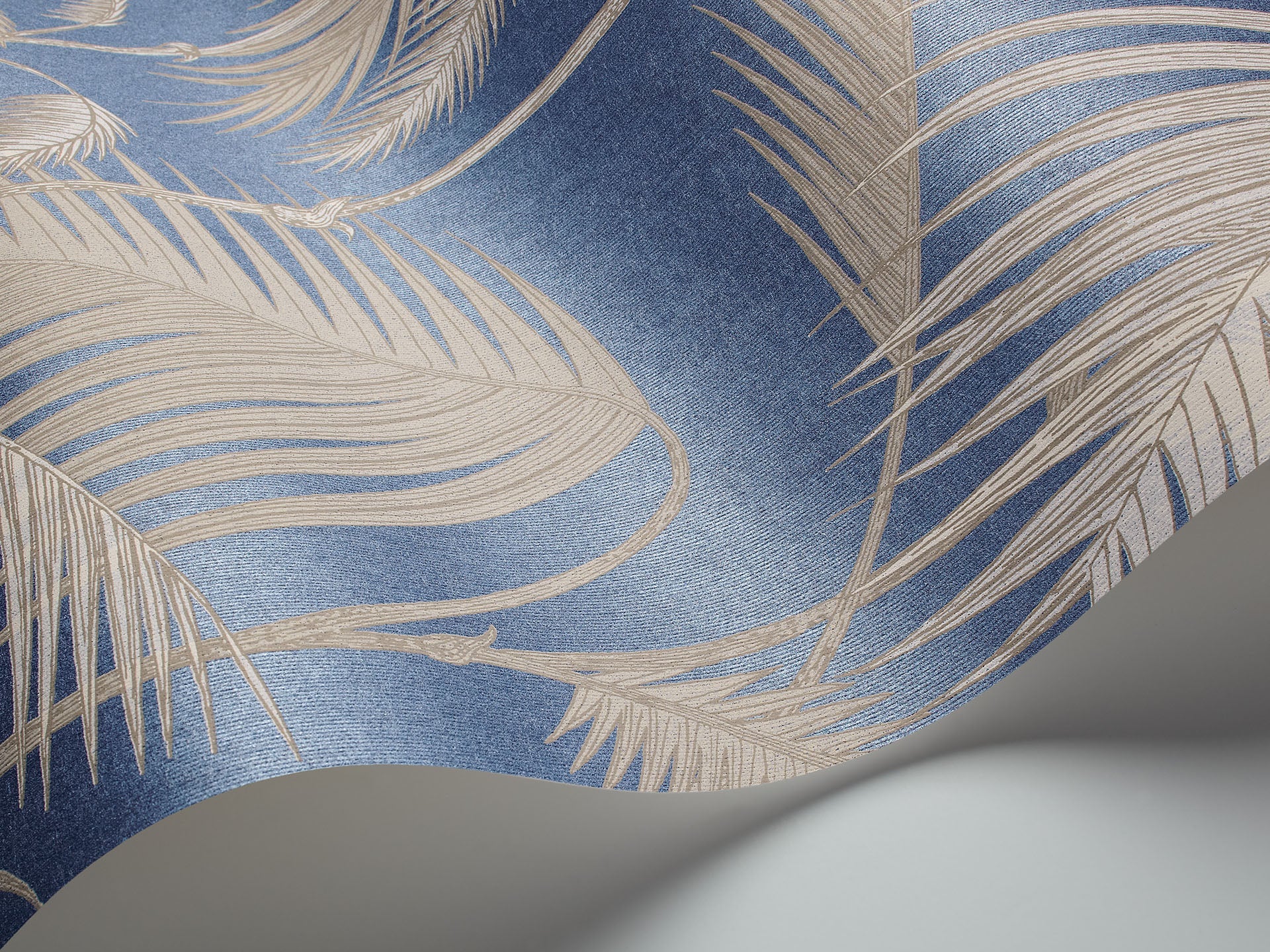 Cole & Son Contemporary Collection, Palm Jungle, Metallic Silver & Linen on Hyacinth
