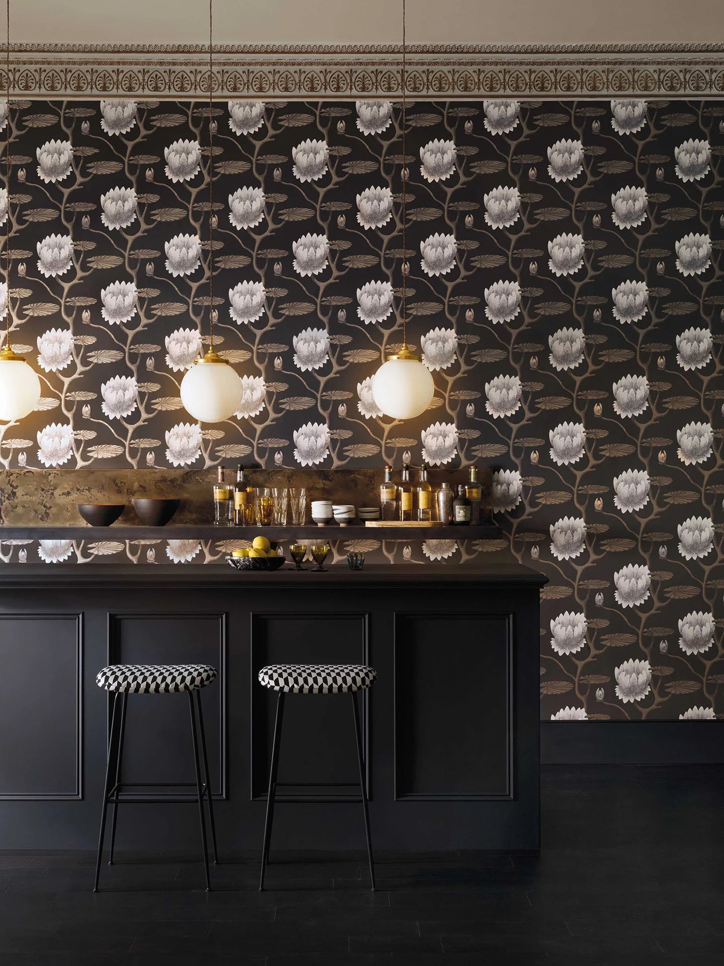 Cole & Son Contemporary Collection, Summer Lily, White & Metallic Gilver on Charcoal