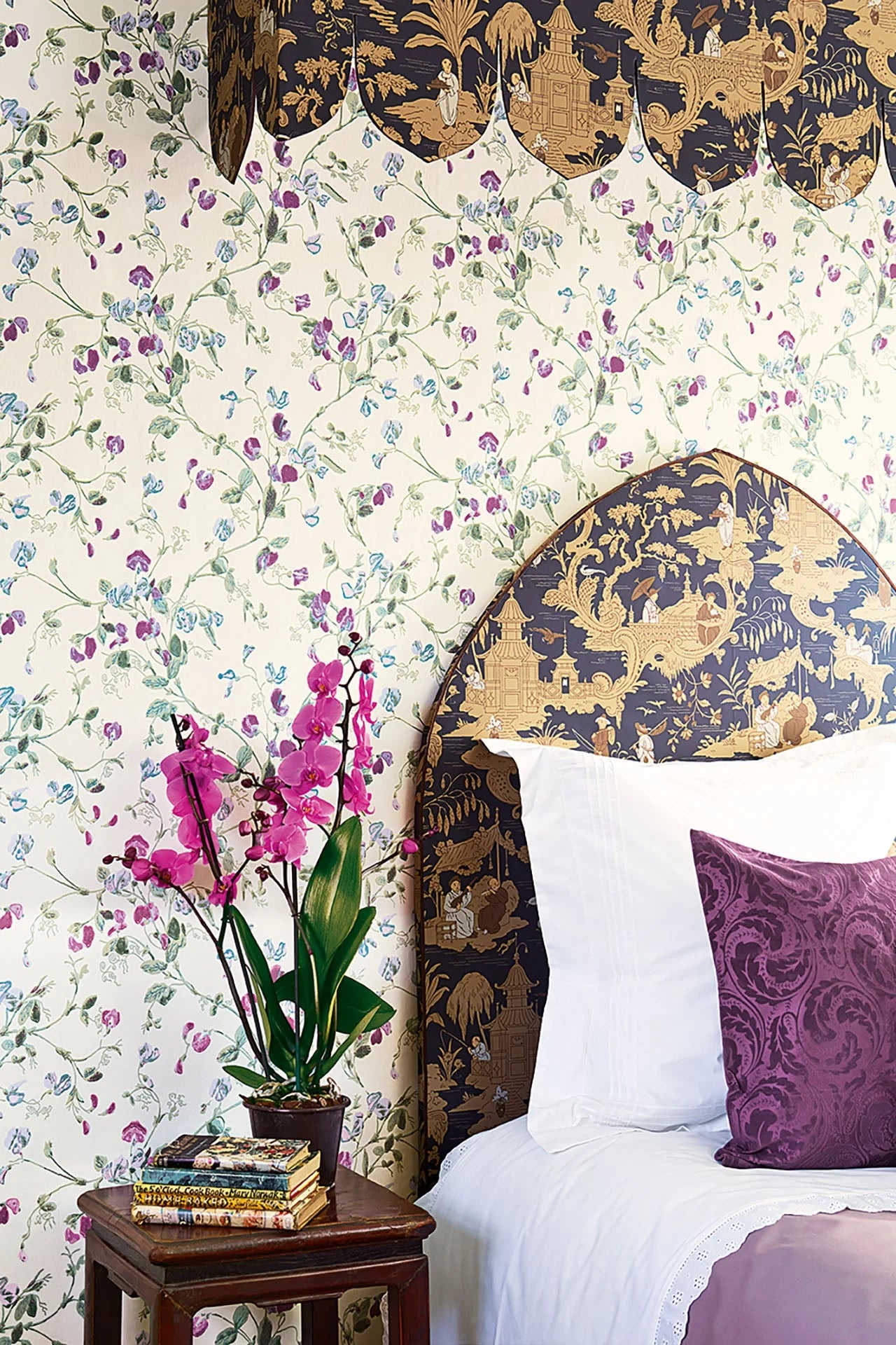 Cole & Son Botanical - Botanica , Sweet Pea Archive Anthology , Mulberry & Sage on Cream