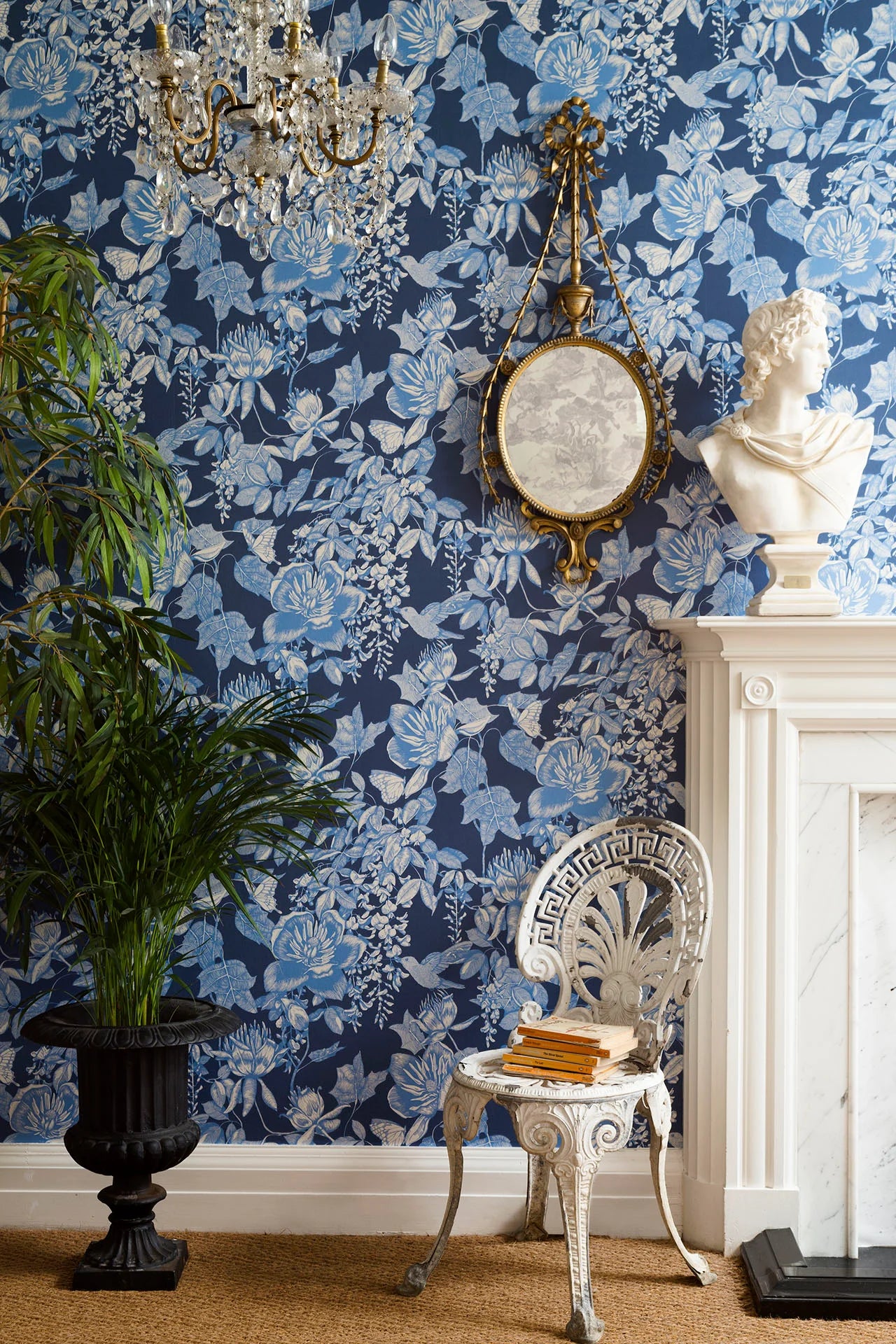Cole & Son Folie Tivoli, Hyacinth Blue on Midnight