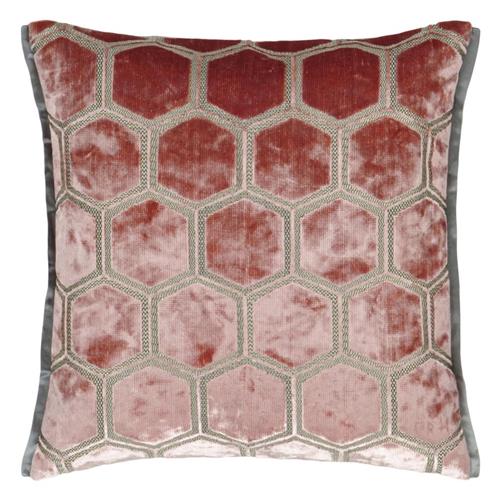 Designers Guild Sierkussen Manipur Coral honingraat koraal
