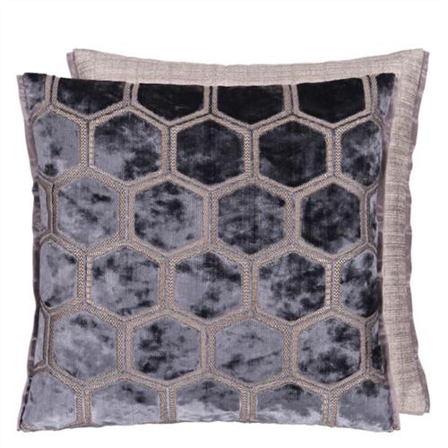 Designers Guild Sierkussen Manipur Graphite Honingraat 43x43