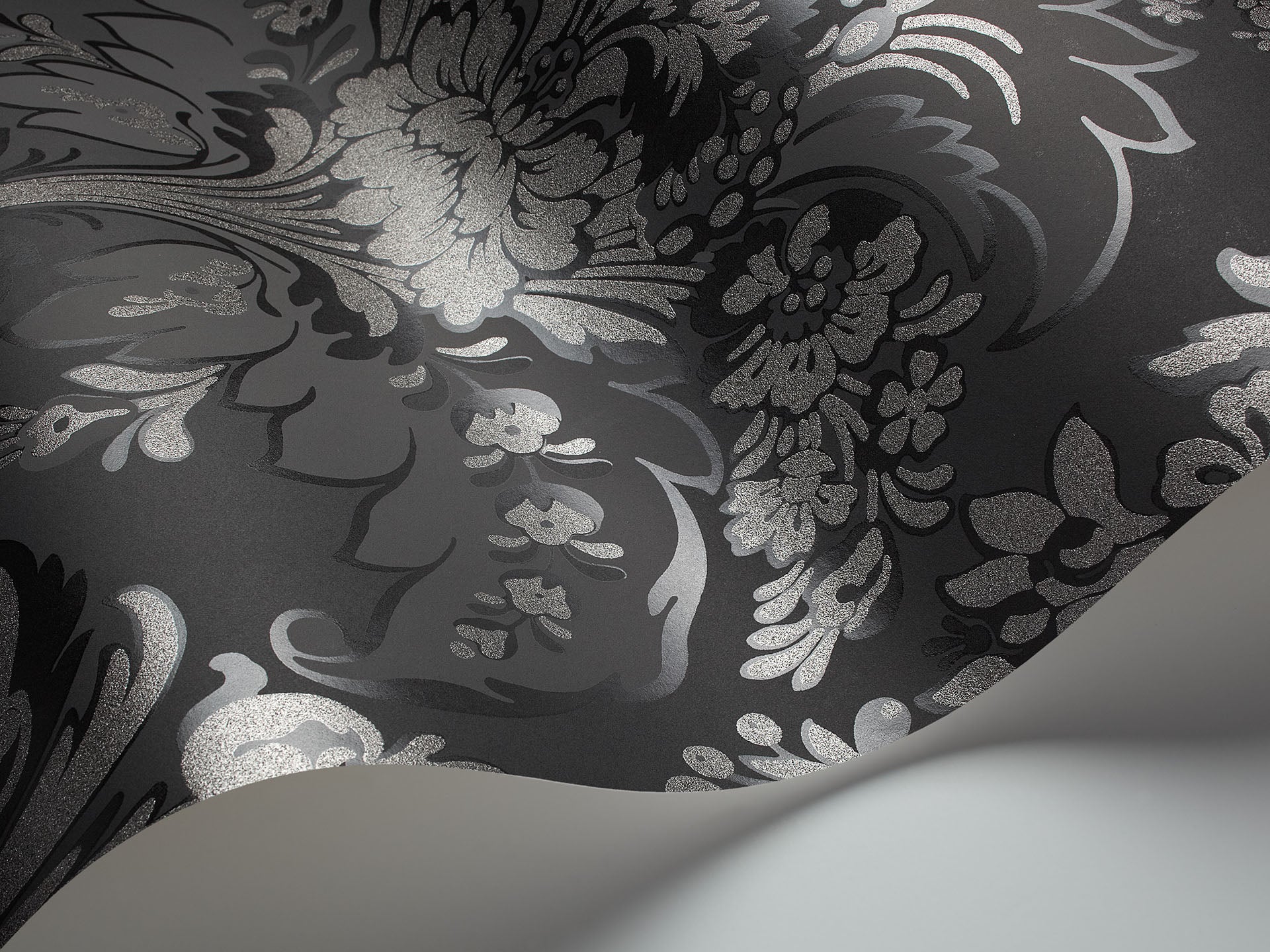 Cole & Son Albemarie, Aldwych, Glitter Silver on Black