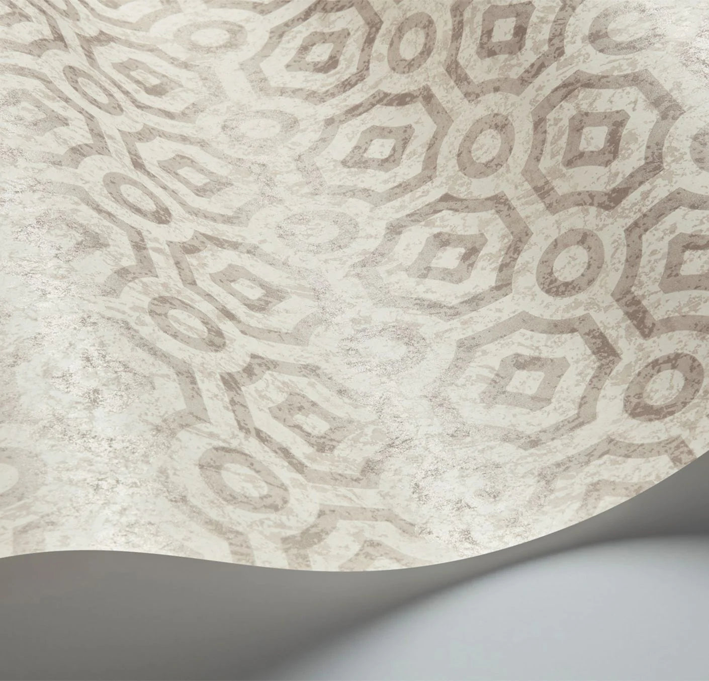 Cole & Son Historic Royal Palaces Queen's Quarter, Mica on Parchment