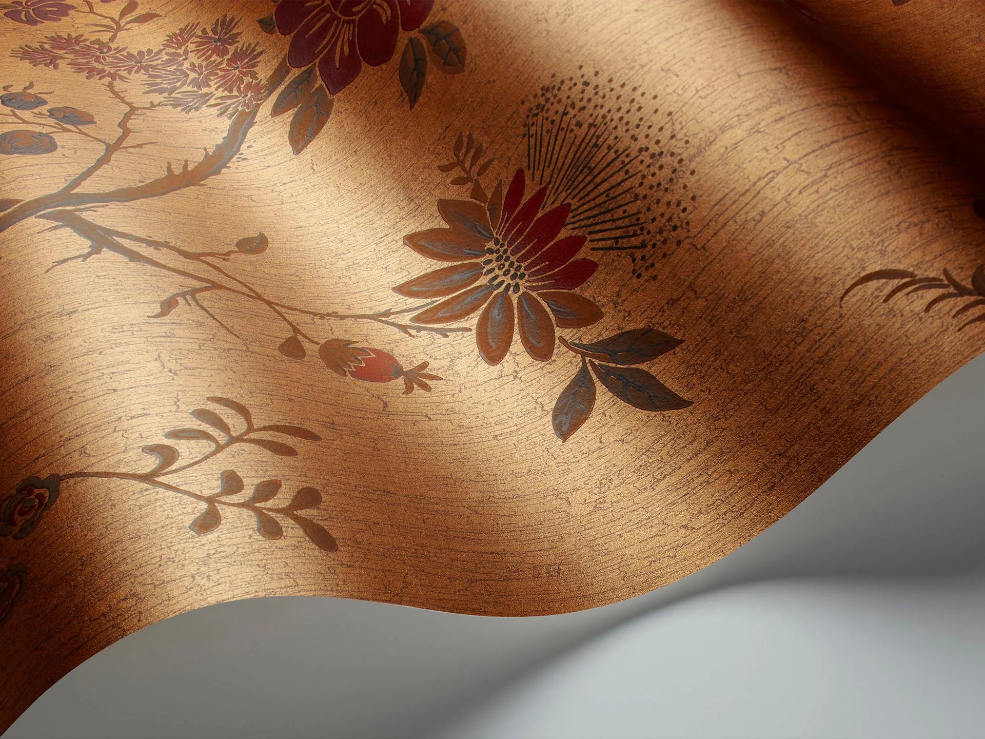 Cole & Son Botanical - Botanica, Camellia, Crimson on Metallic Gold