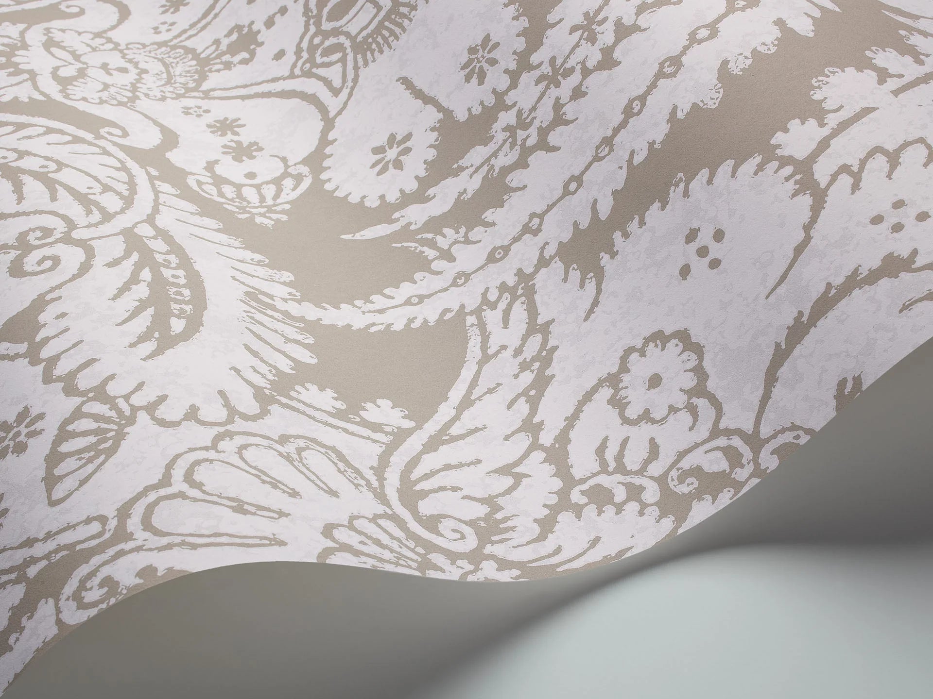 Cole & Son, Albemarie, Chatterton, Chalk on Taupe