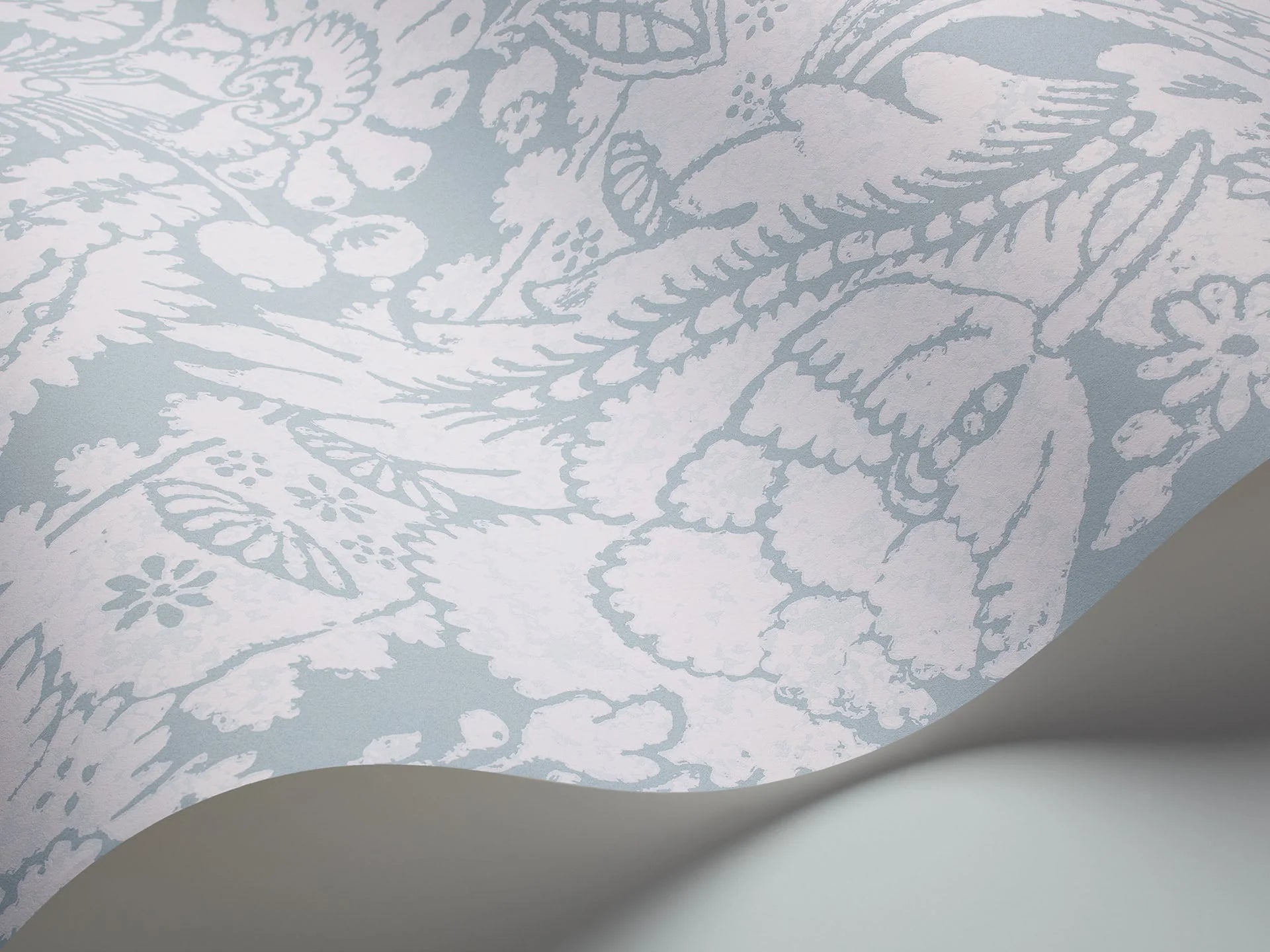 Cole & Son, Albemarie, Chatterton, Chalk on Print Room Blue