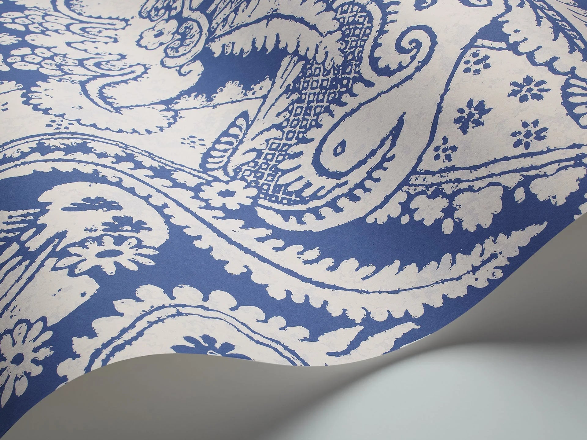 Cole & Son, Albemarie, Chatterton, White on Hyacinth Blue