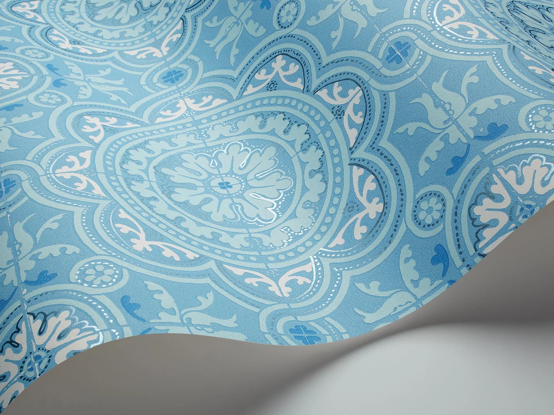 Cole & Son, Albemarie, Piccadilly, Hyacinth on Midnight