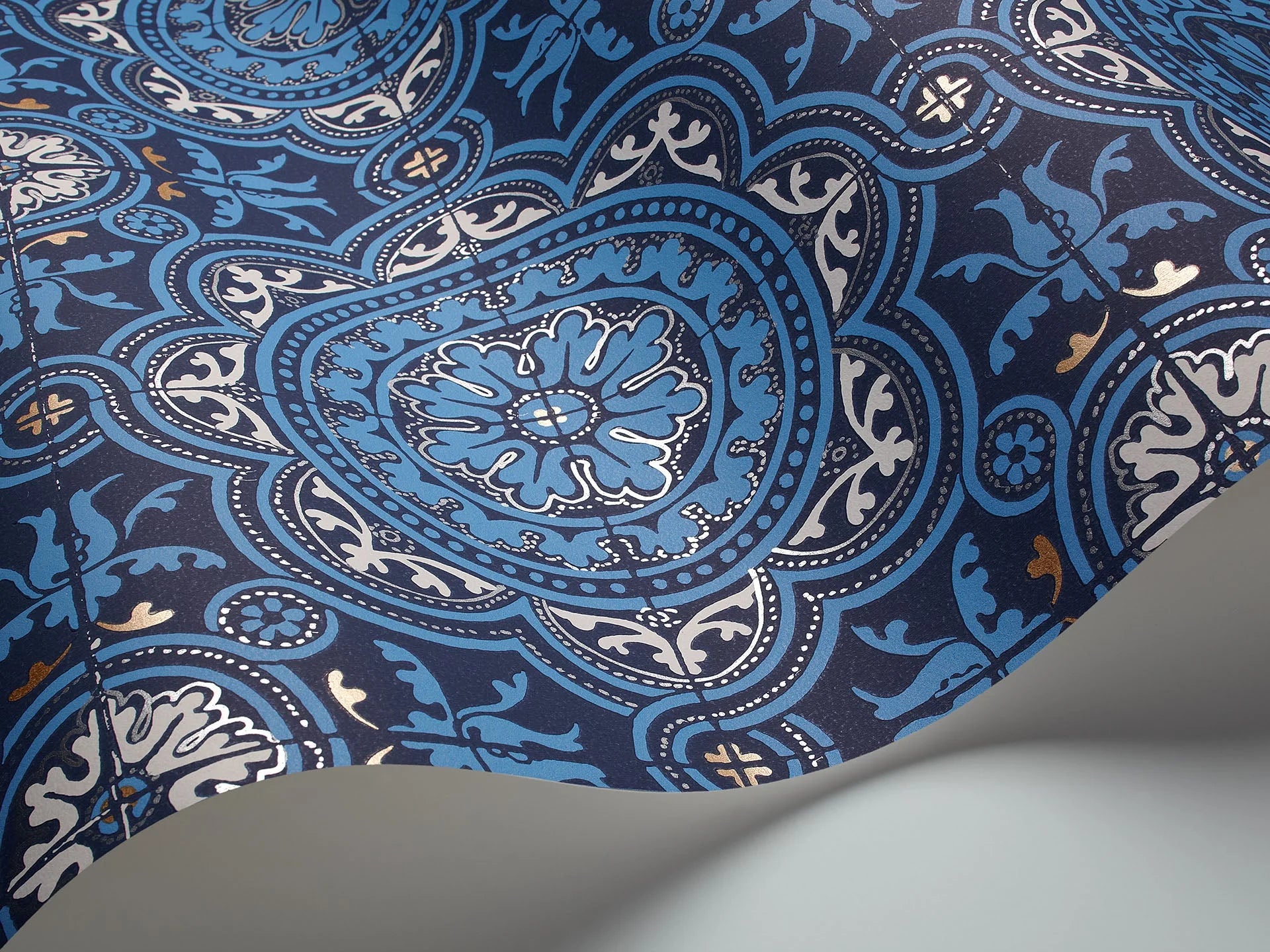 Cole & Son, Albemarie, Piccadilly, Hyacinth Blue & Midnight