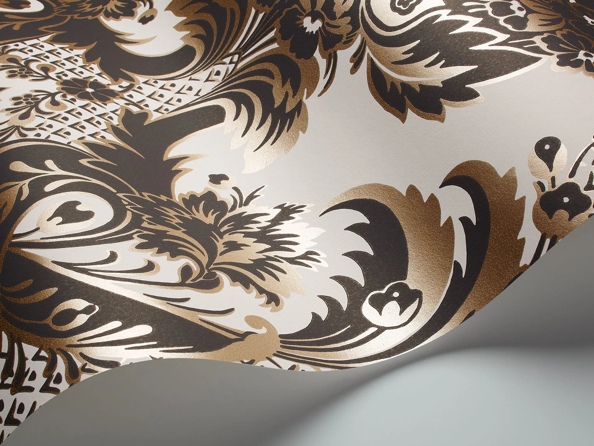 Cole & Son, Albemarie, Wyndham, Metallic Gold & Charcoal on Chalk