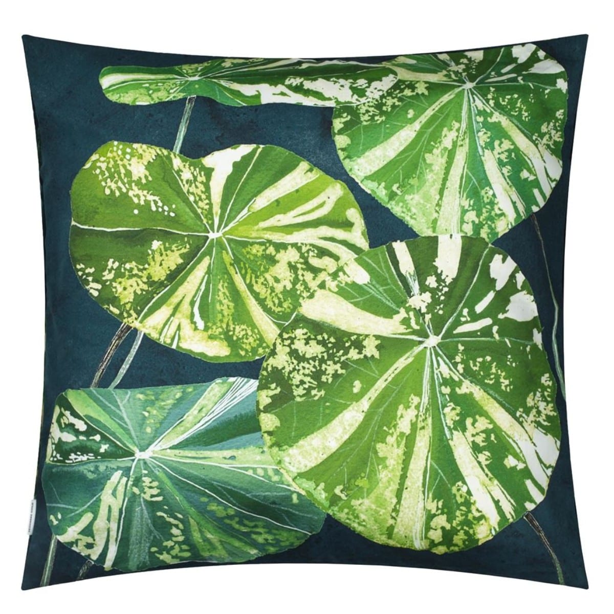 Designers Guild Sierkussen Arjuna Leaf Viridian met Pauw petrol